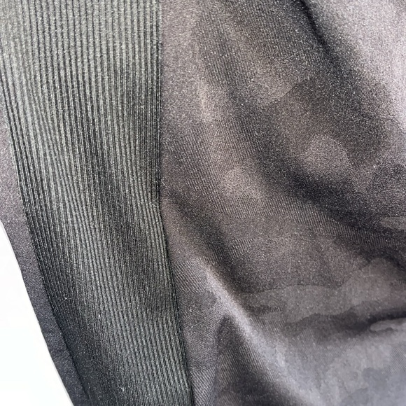 EXCELLENT CONDITION ATHLETA LINED BROOKLYN JOGGERS BLACK CAMO SIZE 4 - Picture 7 of 8